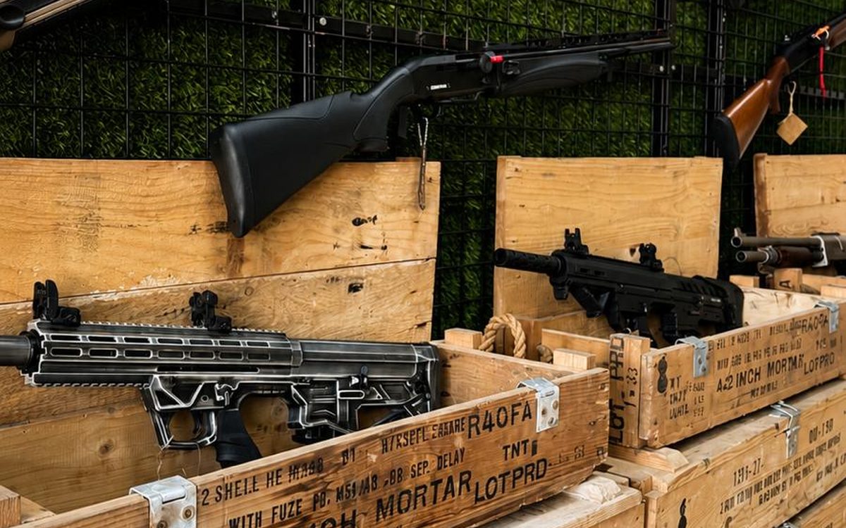 VİP GUN mağazasında tüfek teşhir alanı